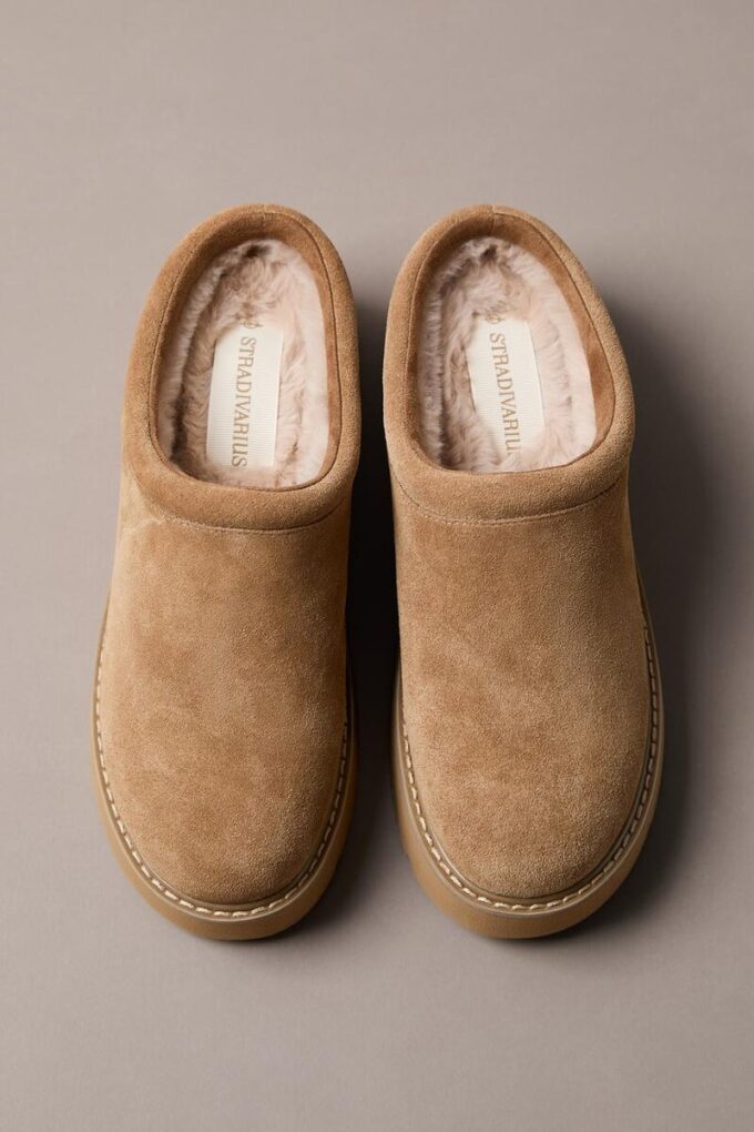 Sabots plats en cuir