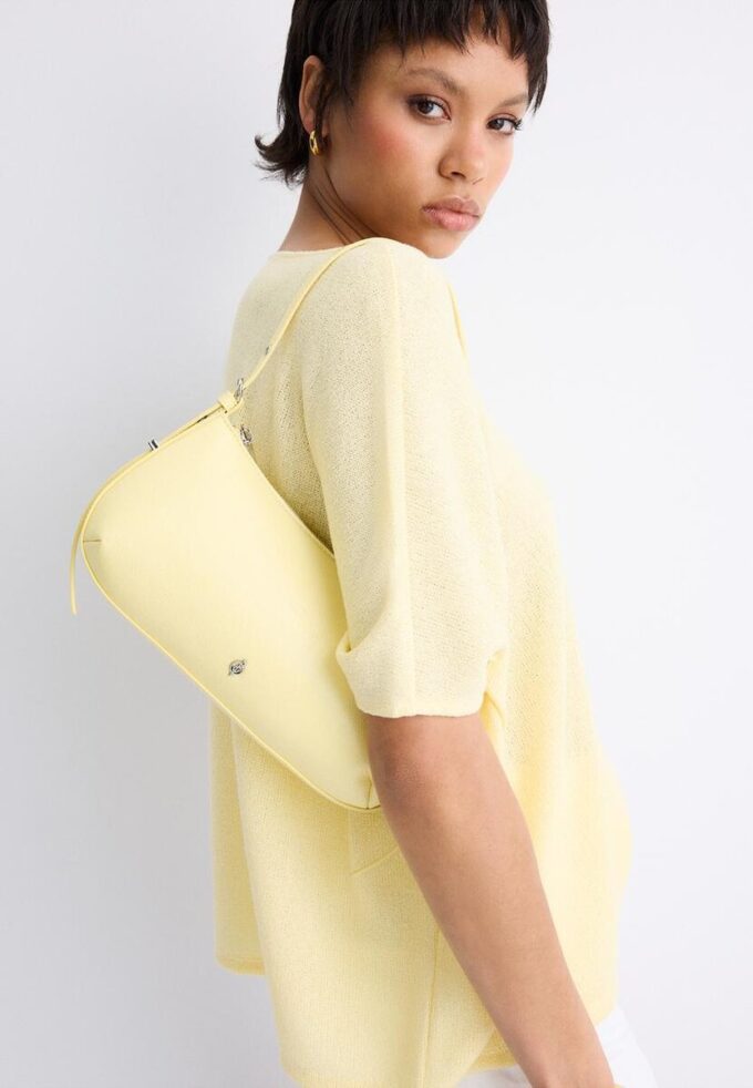 Sac à bandoulière allongé à œillets