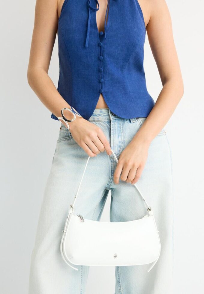 Sac à bandoulière allongé à œillets