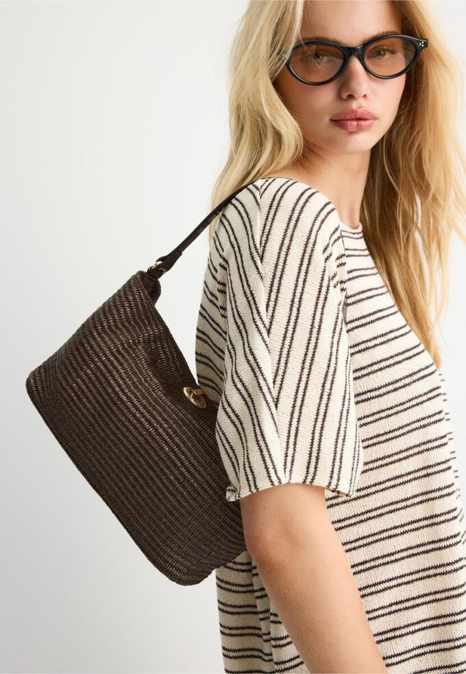 Sac à bandoulière au crochet avec fermeture métallique Sac à bandoulière au crochet avec fermeture métallique