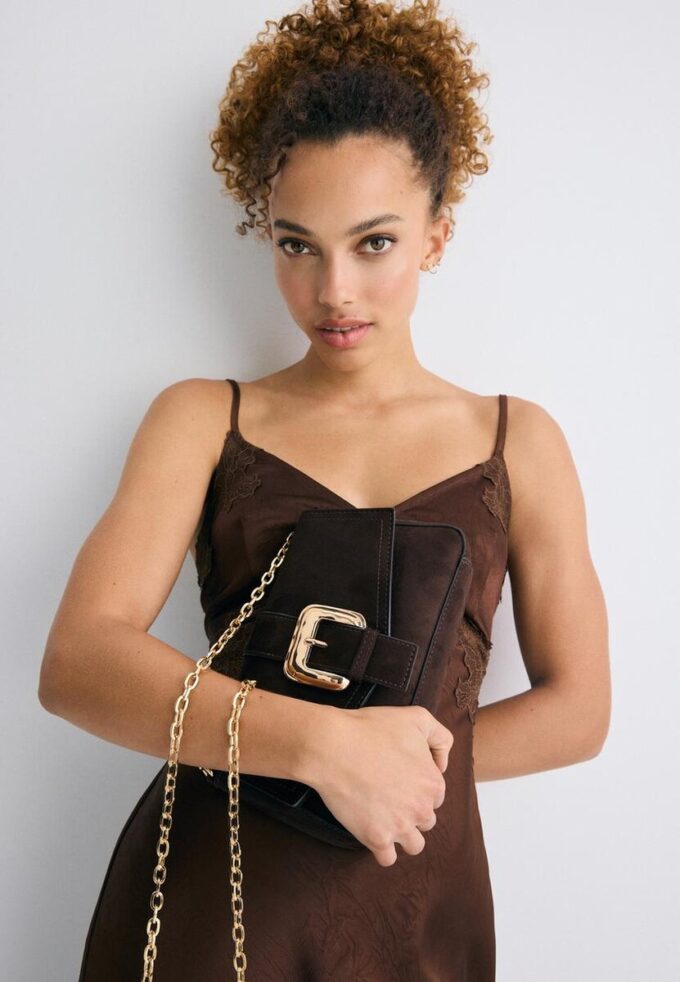 Sac à bandoulière avec boucle irrégulière