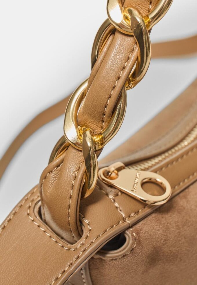 Sac à bandoulière avec détail chaîne Sac à bandoulière avec détail chaîne