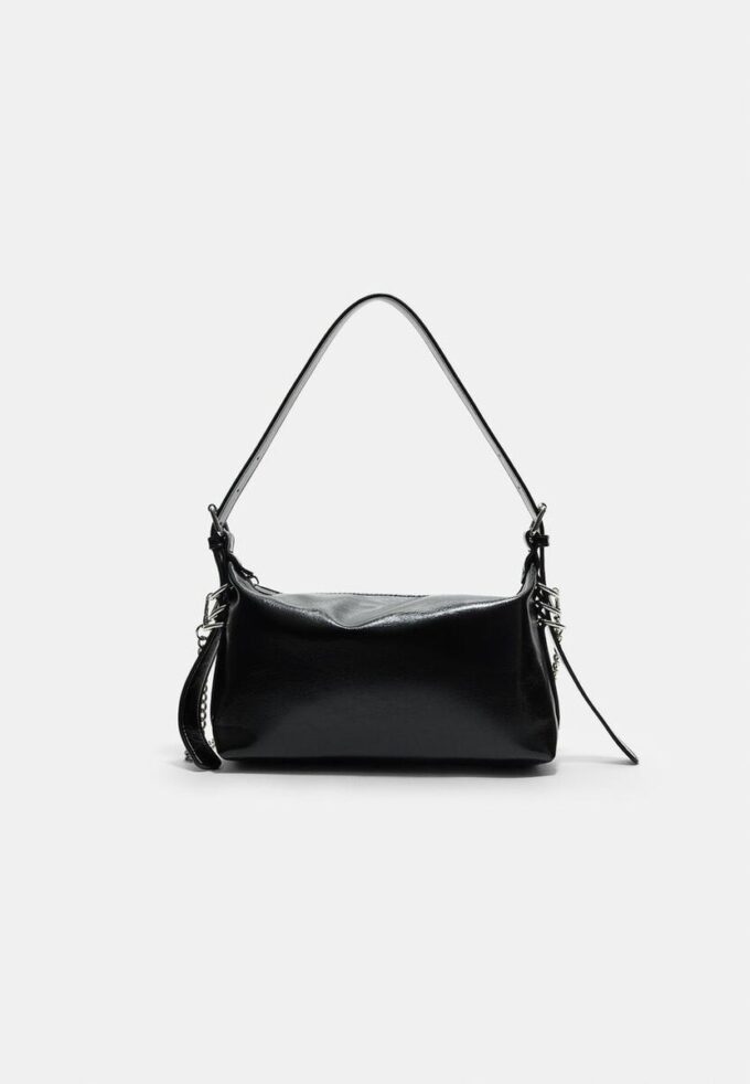 Sac à bandoulière avec détail de la bandoulière