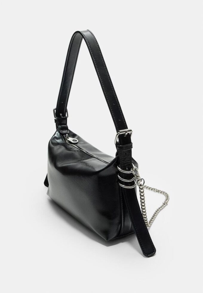 Sac à bandoulière avec détail de la bandoulière