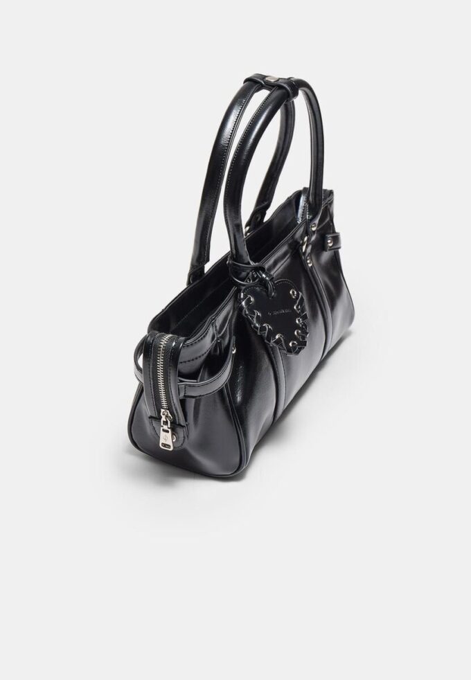 Sac à bandoulière avec détail en forme de cœur