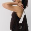 Sac à bandoulière avec franges et boucle