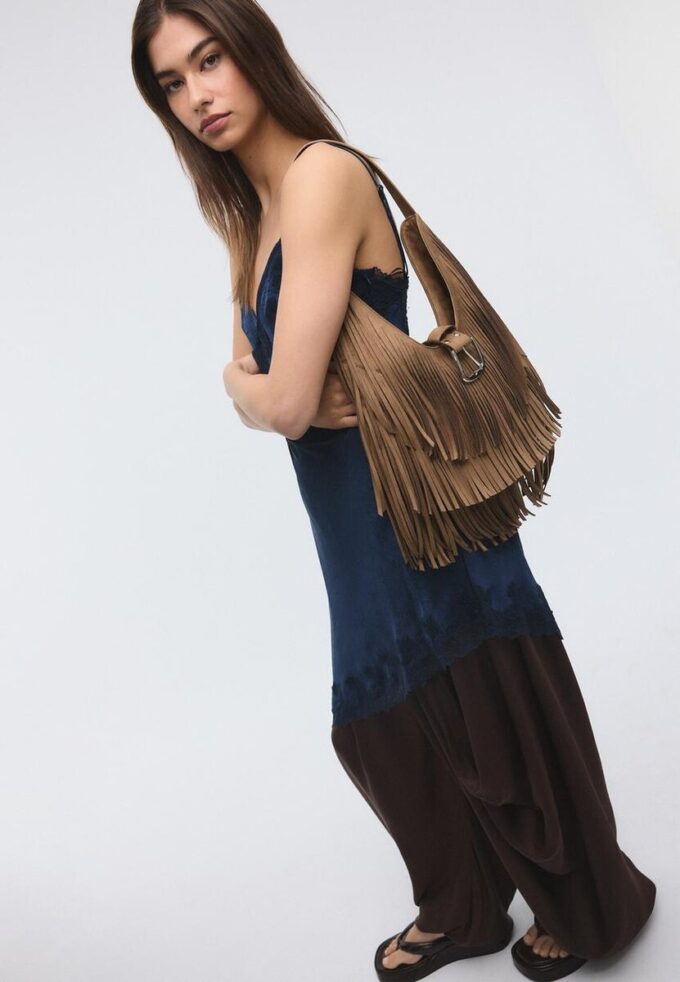 Sac à bandoulière avec franges et boucle Sac à bandoulière avec franges et boucle