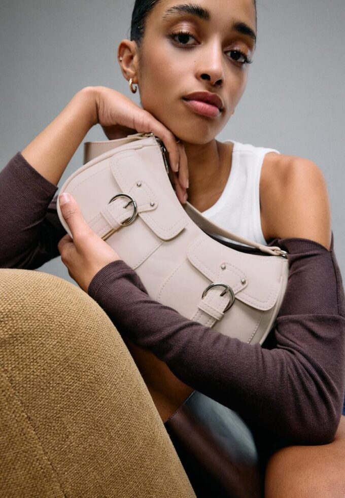 Sac à bandoulière demi-lune avec poches