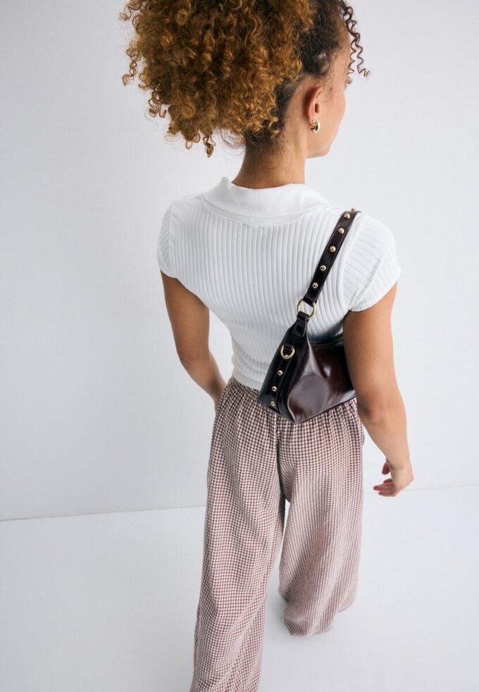 Sac à bandoulière demi-lune clouté