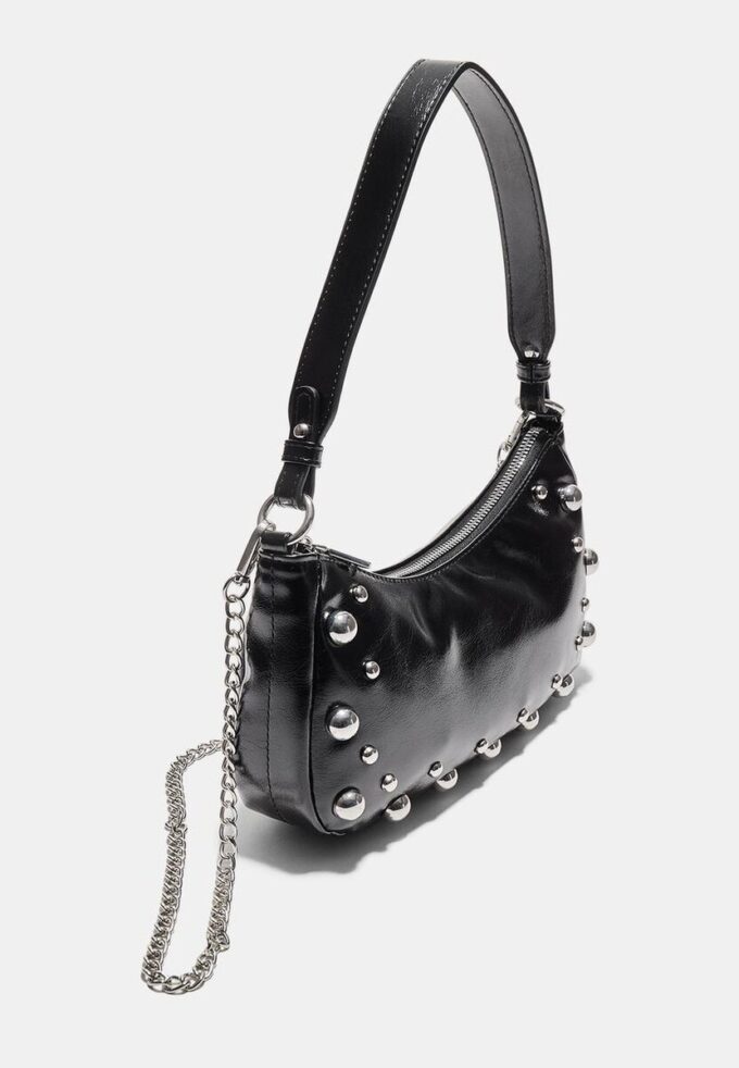 Sac à bandoulière demi-lune clouté