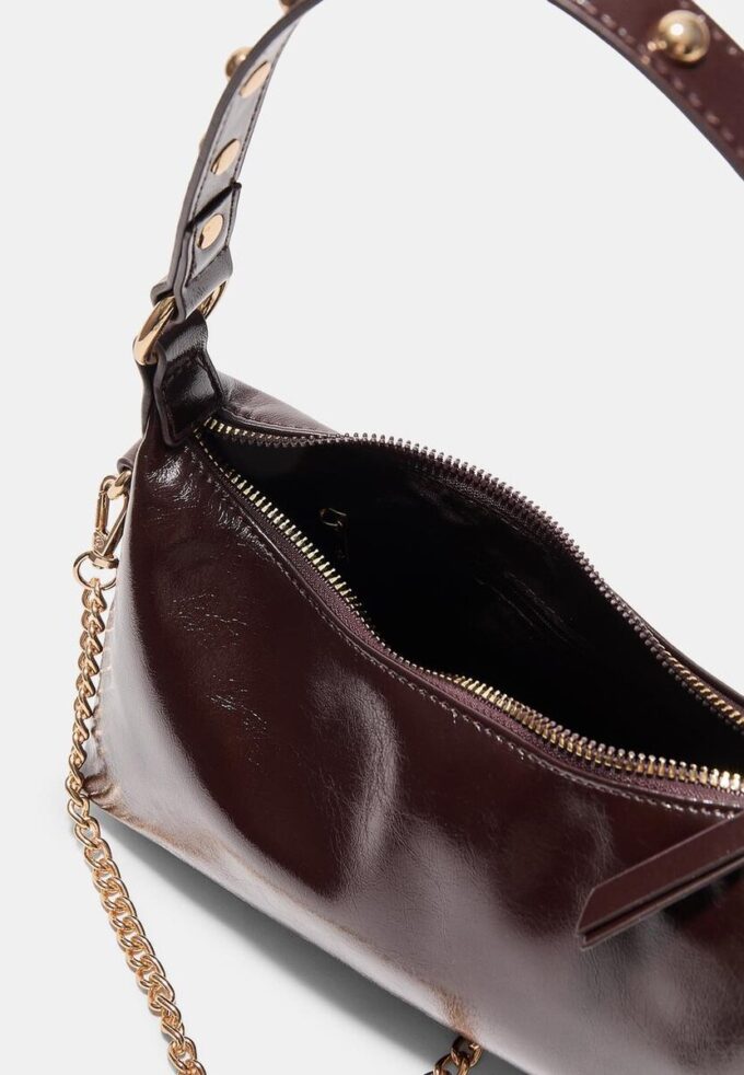 Sac à bandoulière demi-lune clouté