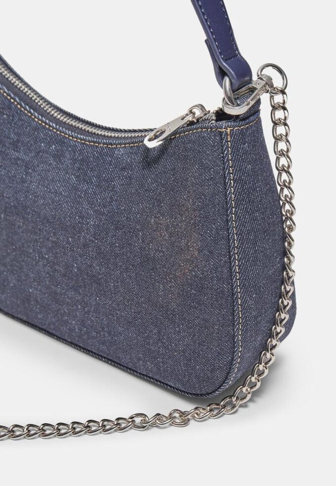 Sac à bandoulière demi-lune en denim Sac à bandoulière demi-lune en denim