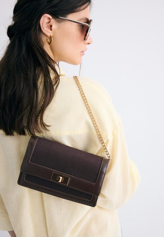 Sac à bandoulière en toile contrastée Sac à bandoulière en toile contrastée