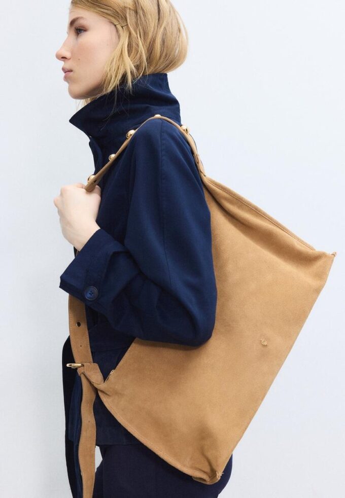 Sac à bandoulière plat clouté, 100 % Cuir Sac à bandoulière plat clouté, 100 % Cuir