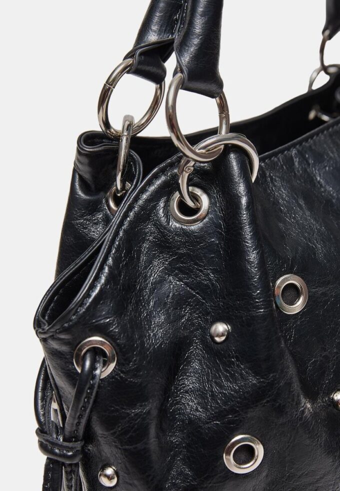 Sac seau avec détails en œillets