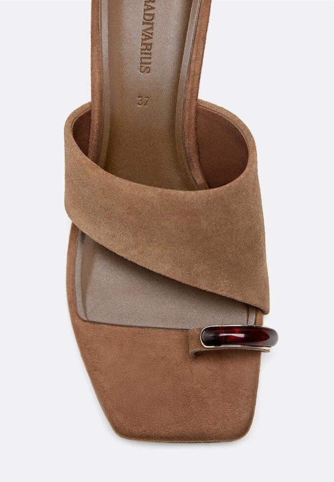 Sandales en cuir à talons bobines