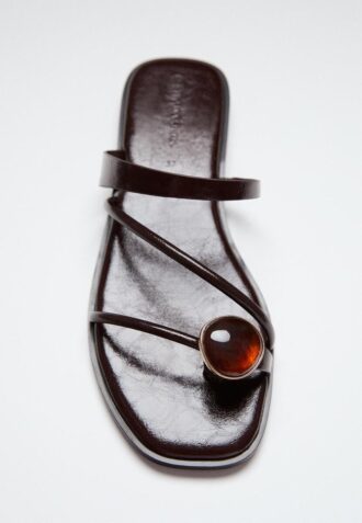 Sandales plates avec détails en pierre