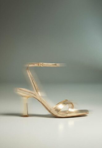 Sandales à talons aiguilles