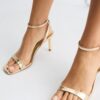 Sandales à talons aiguilles
