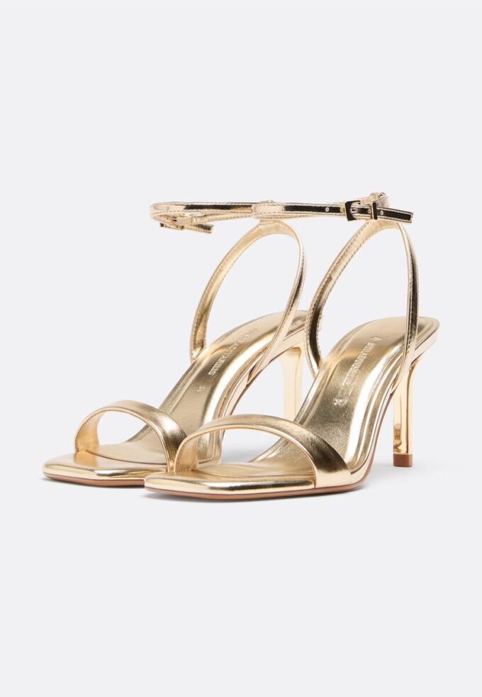 Sandales à talons aiguilles