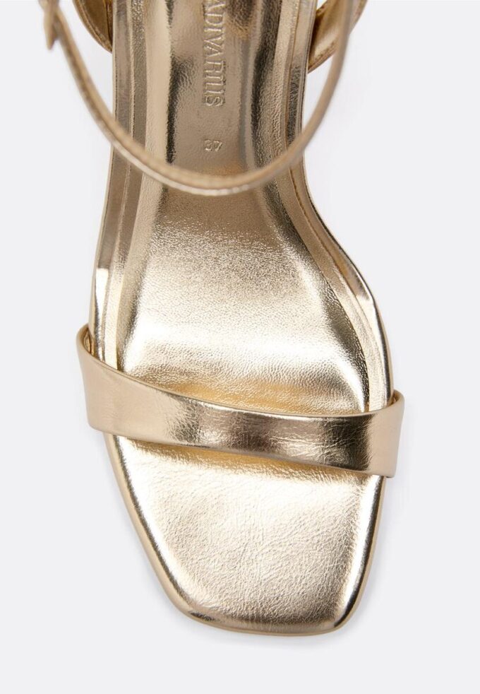 Sandales à talons aiguilles