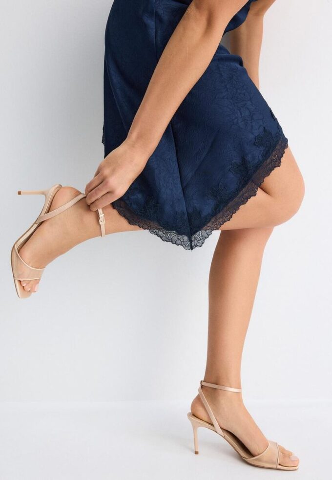 Sandales à talons aiguilles en maille Sandales à talons aiguilles en maille