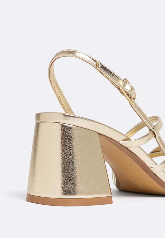 Sandales à talons carrés