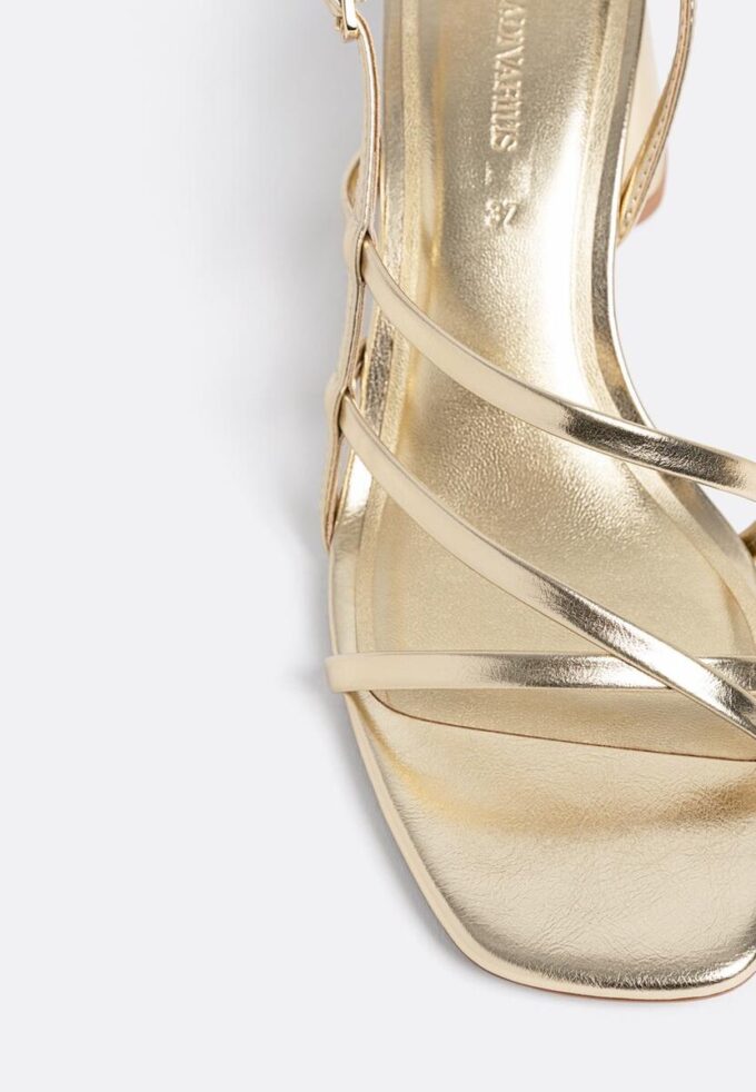 Sandales à talons carrés