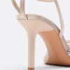 Sandales à talons hauts ornées de strass