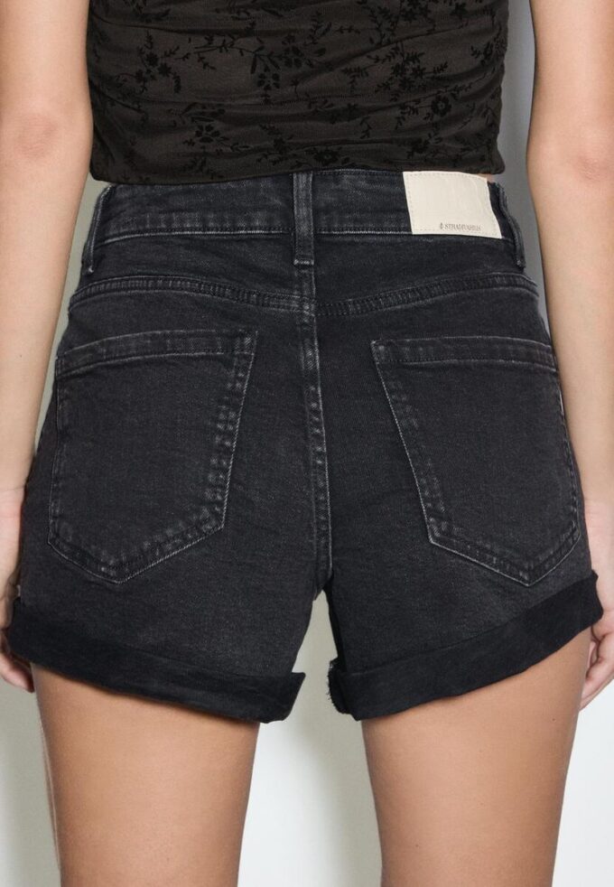 Short slim D85 Mom Fit Shorts