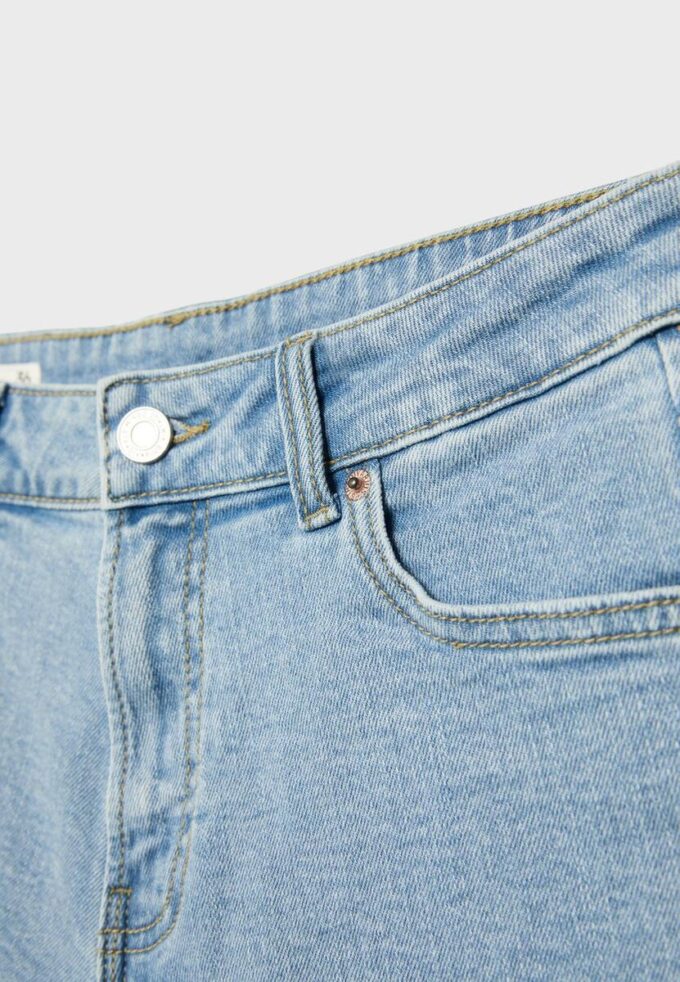 Short slim D85 Mom Fit Shorts