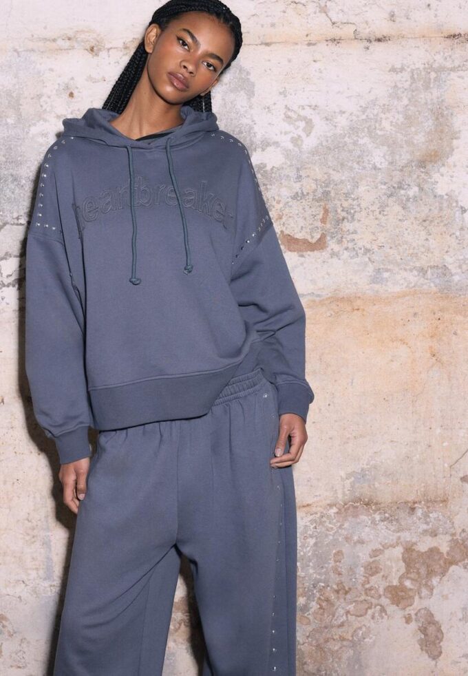 Sweat à capuche brodé et clouté