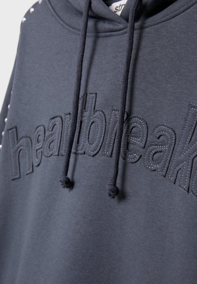 Sweat à capuche brodé et clouté