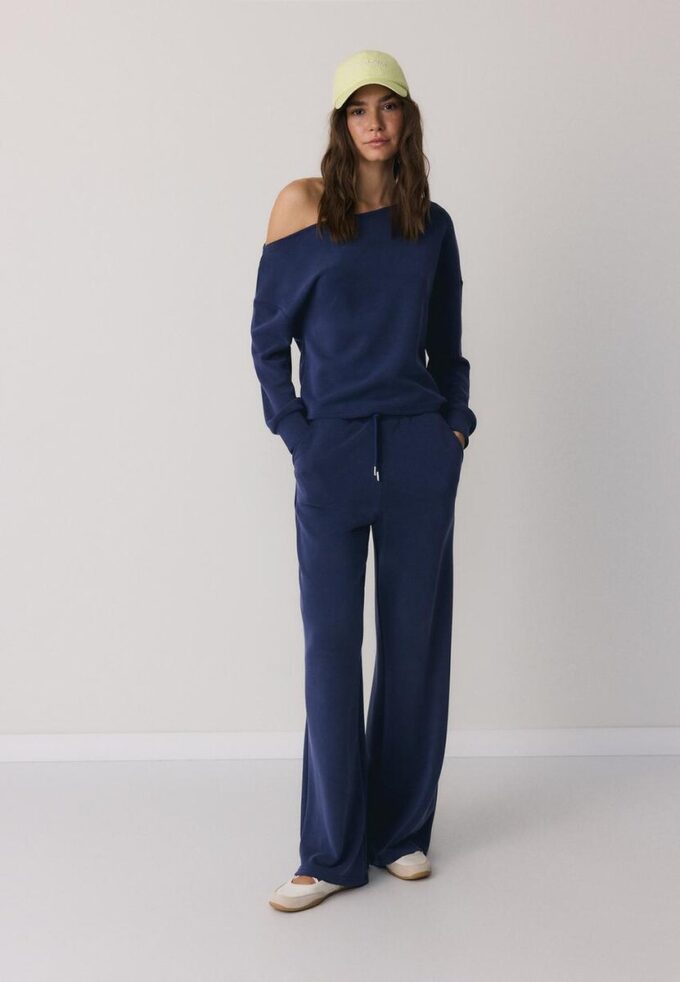 Sweat-shirt à épaules dénudées au toucher doux