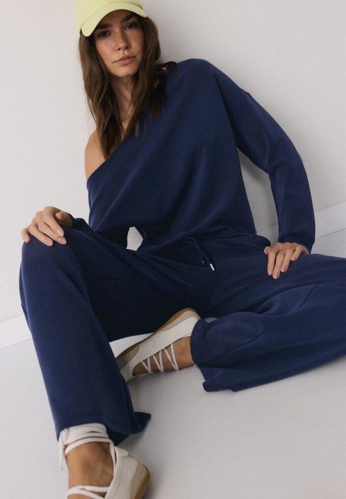 Sweat-shirt à épaules dénudées au toucher doux