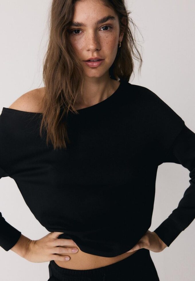 Sweat-shirt à épaules dénudées au toucher doux