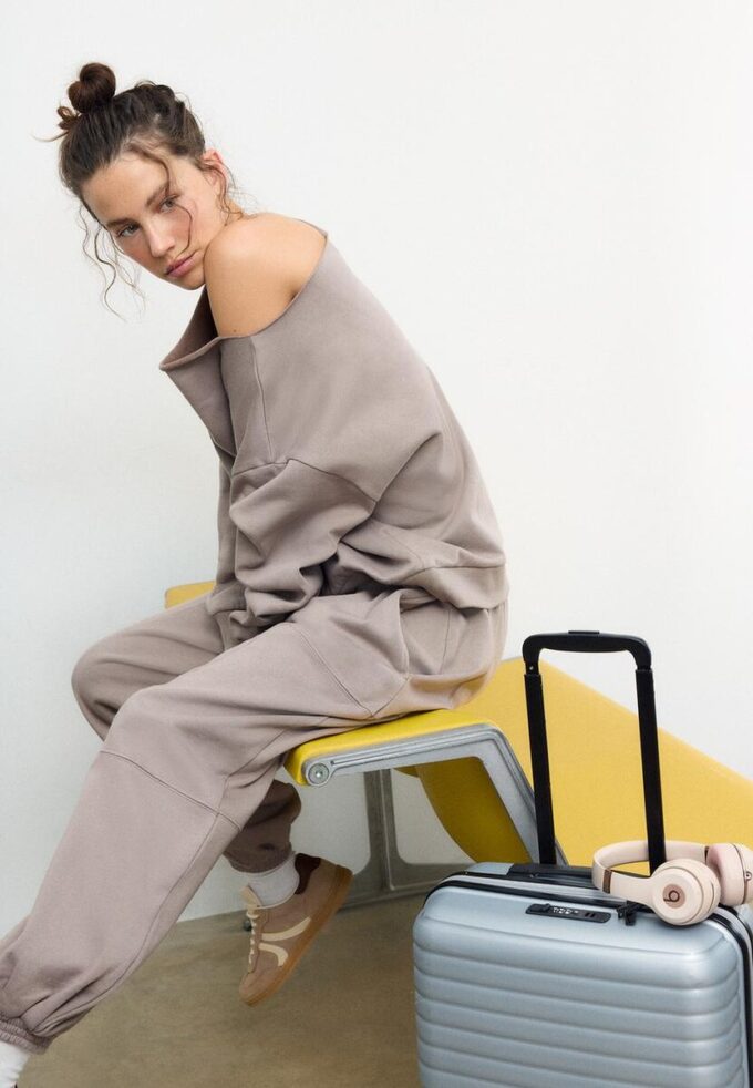 Sweats basiques à épaules dénudées Sweats basiques à épaules dénudées