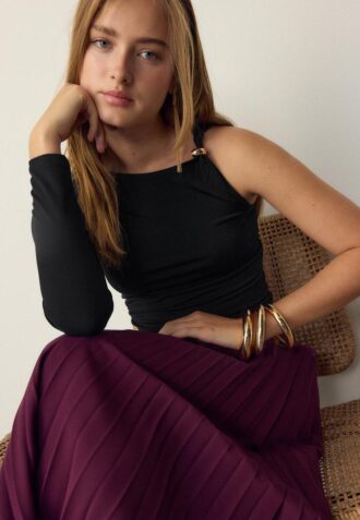 T-shirt asymétrique avec boucle métallique