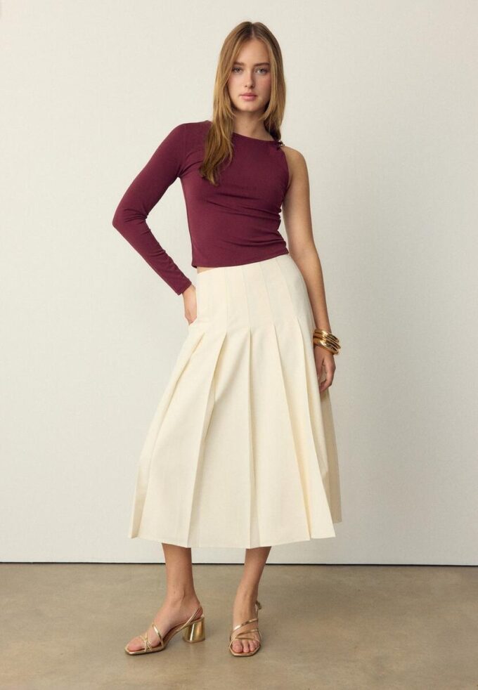 T-shirt asymétrique avec boucle métallique