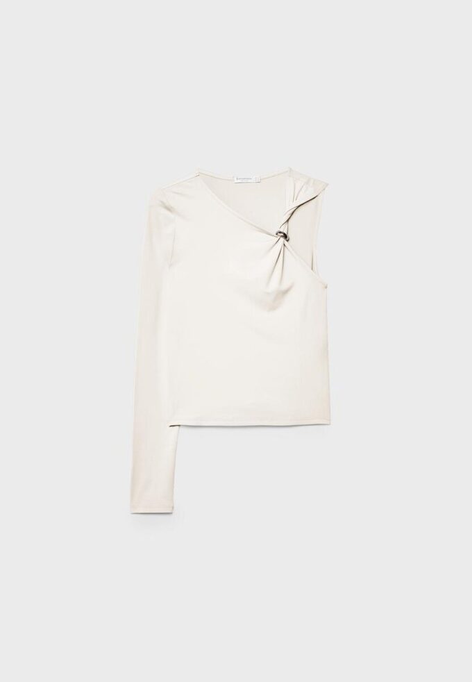 T-shirt asymétrique avec boucle métallique