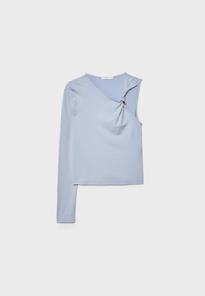 T-shirt asymétrique avec boucle métallique