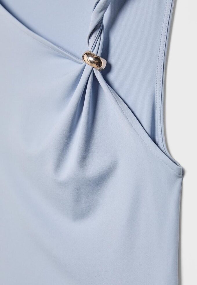 T-shirt asymétrique avec boucle métallique