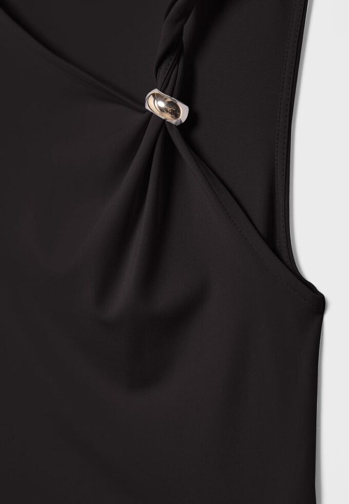 T-shirt asymétrique avec boucle métallique