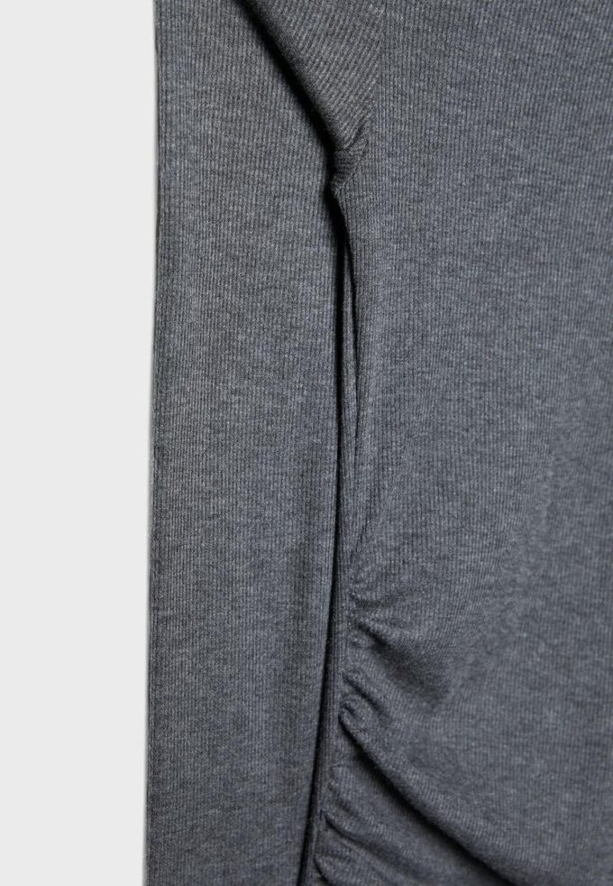 T-shirt asymétrique avec fronces