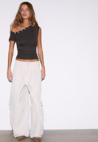 T-shirt asymétrique à boutons