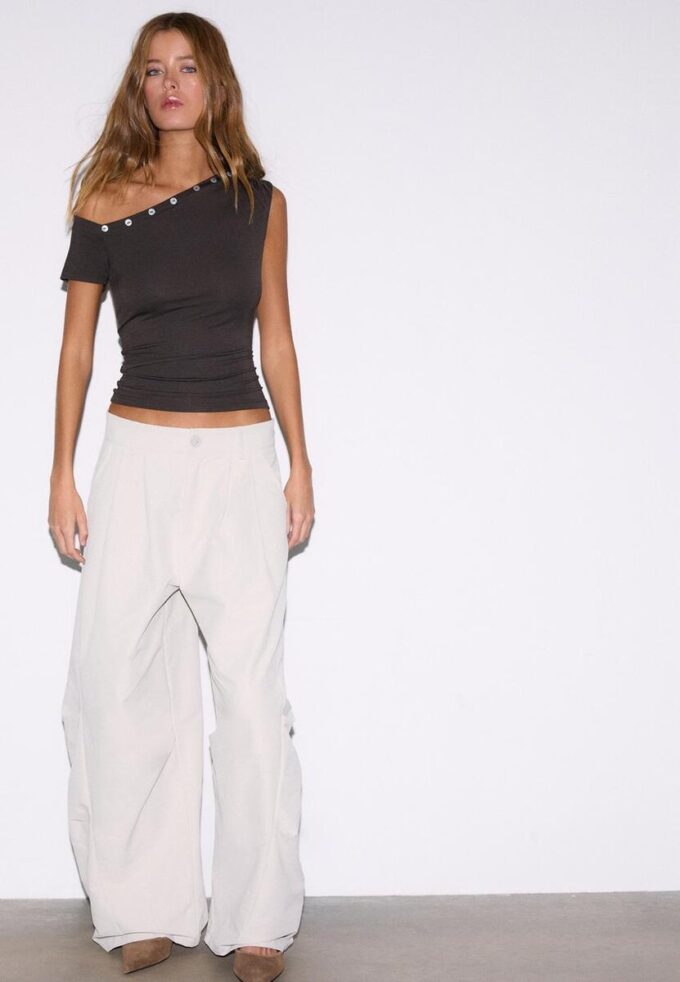 T-shirt asymétrique à boutons