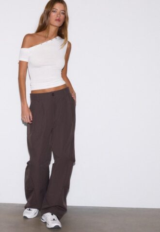 T-shirt asymétrique à boutons