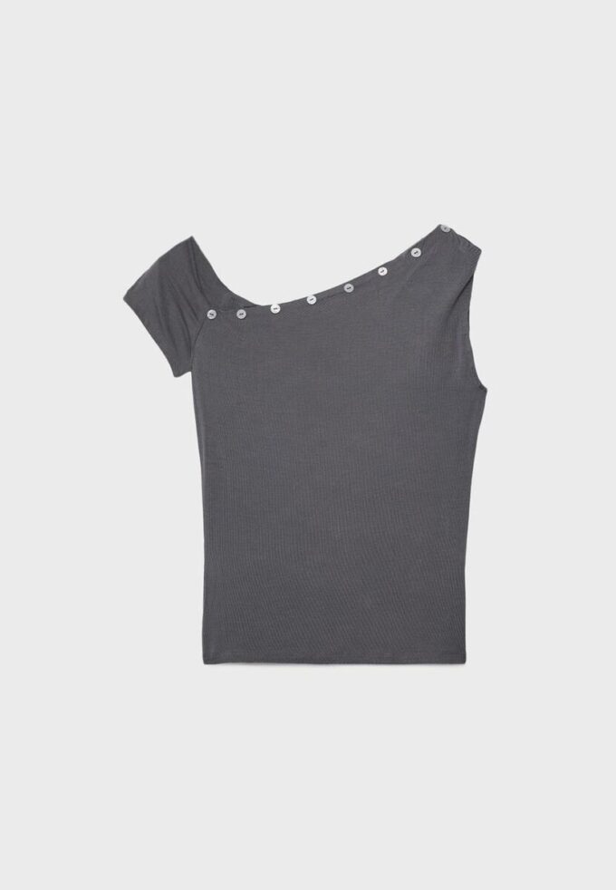 T-shirt asymétrique à boutons