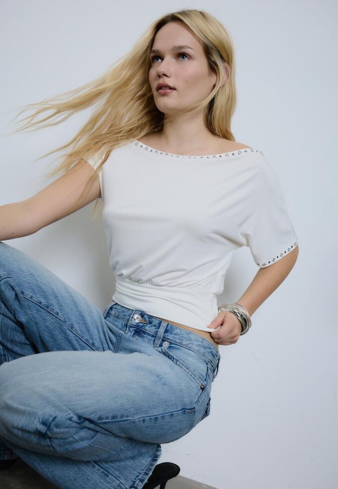 T-shirt asymétrique à clous