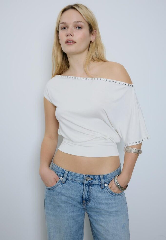 T-shirt asymétrique à clous